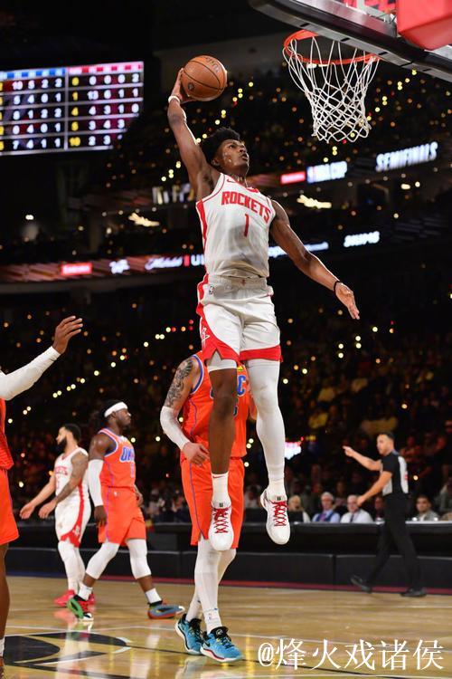 亚历山大32分领衔，哈腾21+8助阵，雷霆击败火箭挺进决赛